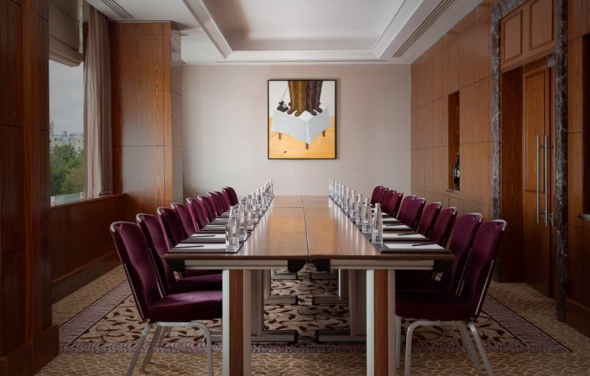 Тренинговый зал с панорамными окнами