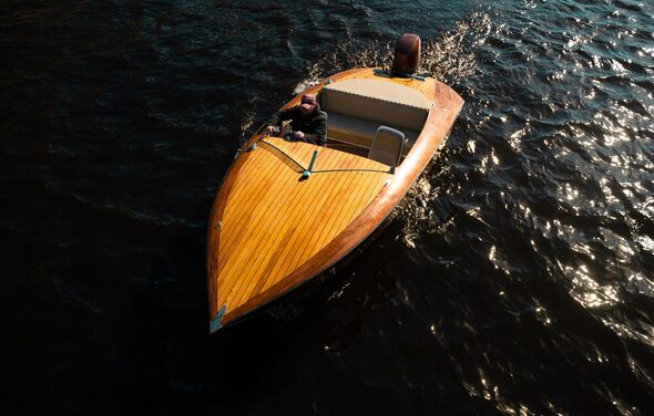 Стильный катер на 4 человек