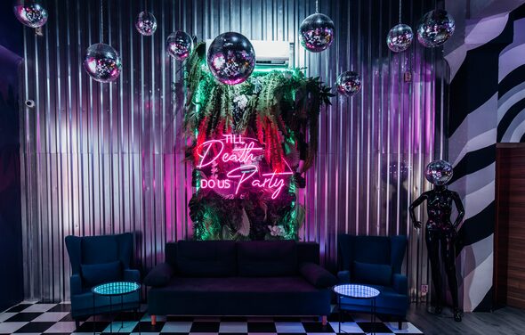 Диор. Двухуровневый лофт в стиле диско