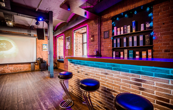 Клубный лофт на набережной в центре Москвы