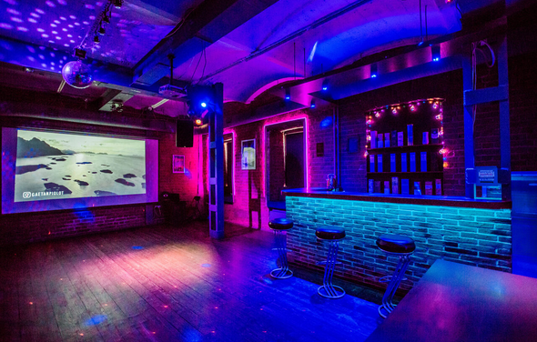 Клубный лофт на набережной в центре Москвы