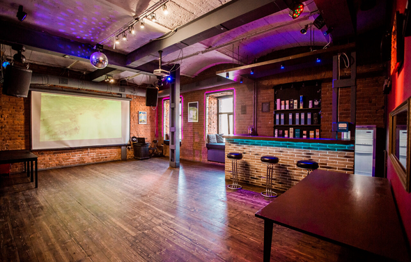 Клубный лофт на набережной в центре Москвы