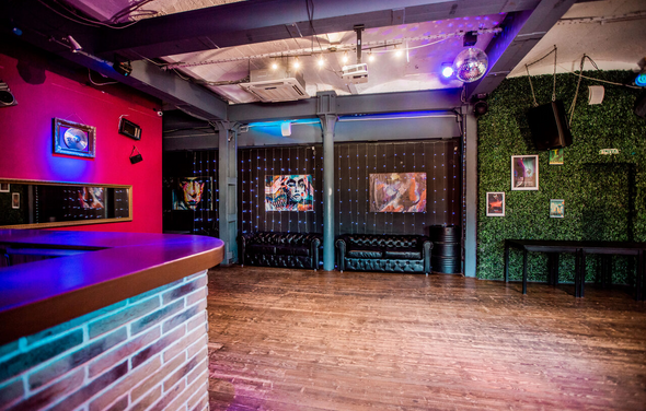 Клубный лофт на набережной в центре Москвы