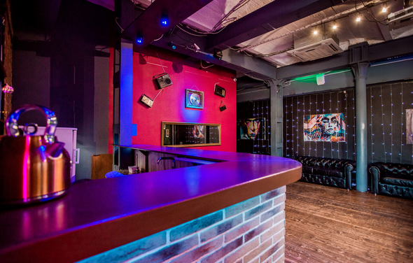 Клубный лофт на набережной в центре Москвы