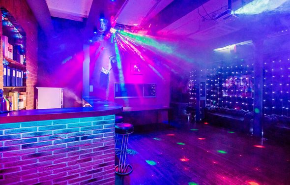 Клубный лофт на набережной в центре Москвы