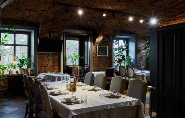 Форте Маре. Банкетный зал у реки