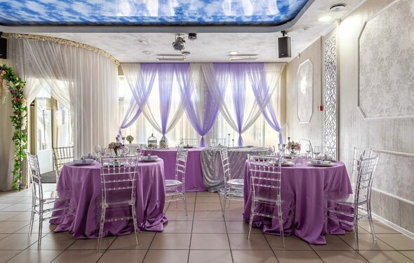 В Двух Шагах. Стильный банкетный зал