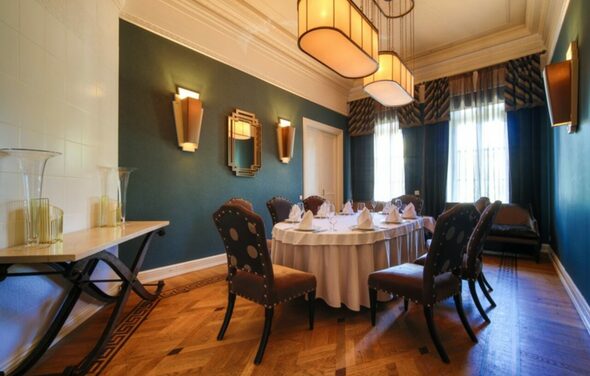 Банкетный зал "Гусятникоff"