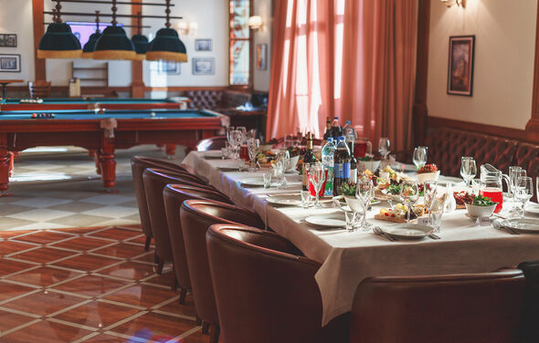 Банкетный зал в гостинице Октябрьская