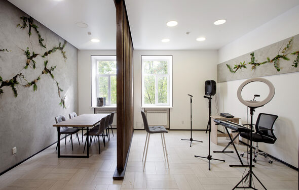 Светлый лофт с двумя зонами для любых мероприятий