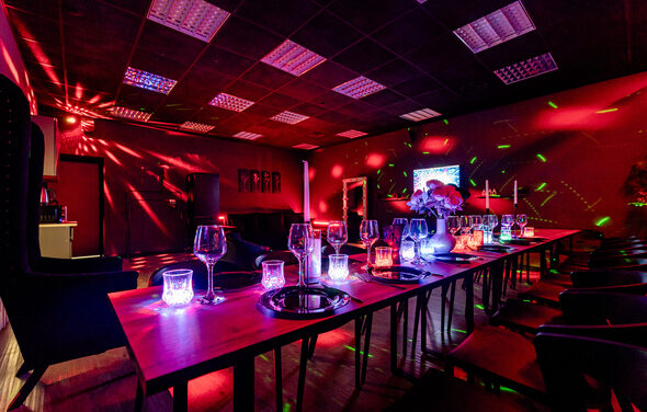 Стильный черный лофт с Алисой