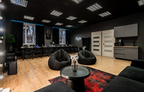 Стильный черный лофт с Алисой