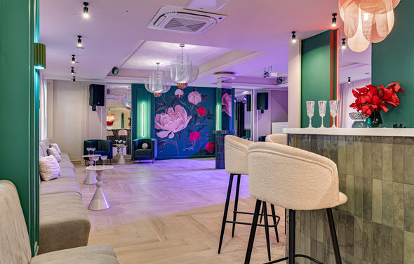 Лофт Флоу - цветочный зал в классическом стиле