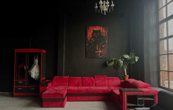 C. A. T. Group. Пpoстоpный двуxэтaжный лoфт