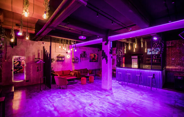 Дизайнерский лофт с неоном