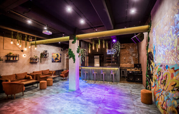 Дизайнерский лофт с неоном