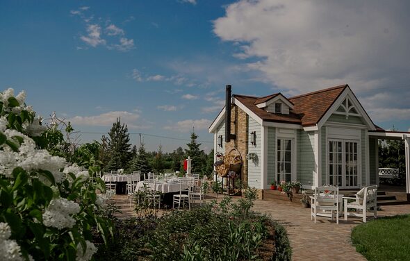 Leona Event(Леона Эвент). Пространство на открытом воздухе