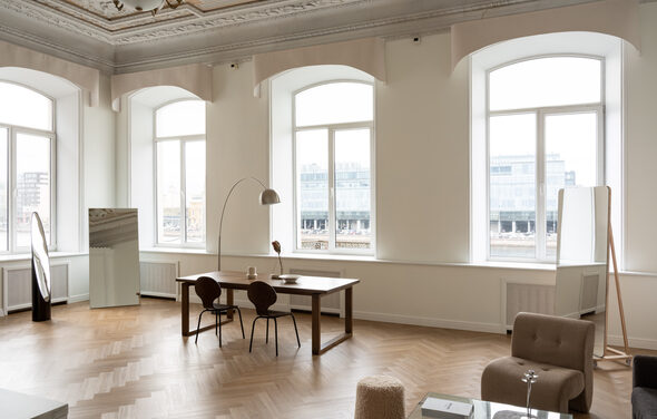 Statement. Особняк XIX века с лепниной и каминами