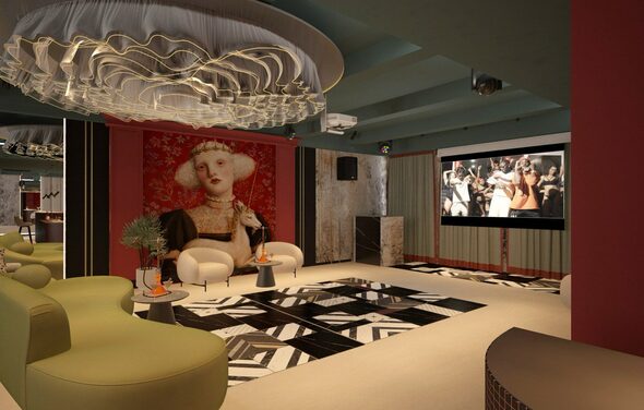 Стильное пространство Астрид. Просторное помещение в современном стиле с диваном оливкового цвета, двумя белыми креслами, круглым столиком, черно-белым узорным полом. Настенная картина с женским портретом, большой экран с изображением. Потолок с декоративной панелью и светильниками.