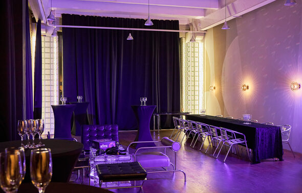 Большой стильный лофт с панорамными окнами