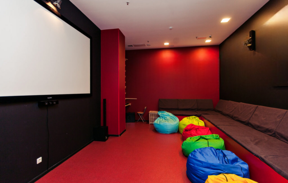 Кинокомната в анти-кафе