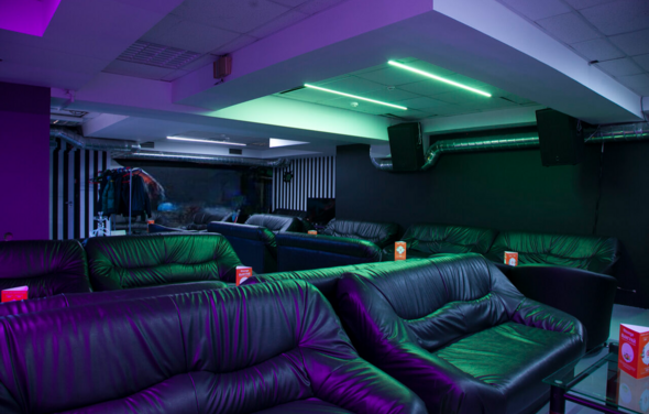 F-Lounge Лофт с кальянами и диванами