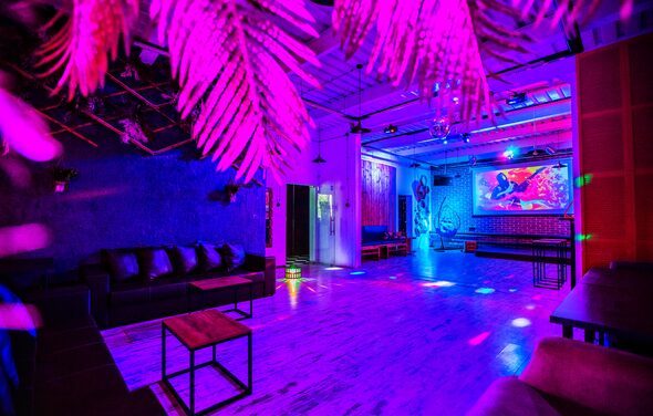 Лофт Комод. Уютный лофт со сценой, караоке и барбекю