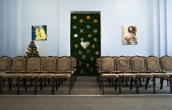 Воздушный и светлый зал в прованском стиле