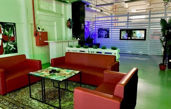 Центр Событий Зал в стиле лофт с высоким потолком