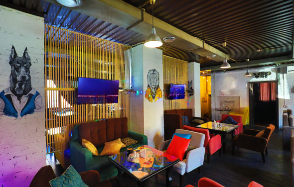 Лофт в белом кирпиче с вип-комнатой