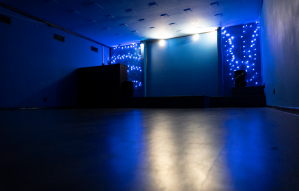 Зал с танцполом