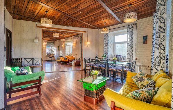 Светлый лофт с камином и видом на Садовое Кольцо