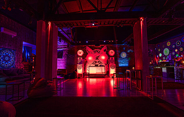 Стильный лофт с клубным звуком