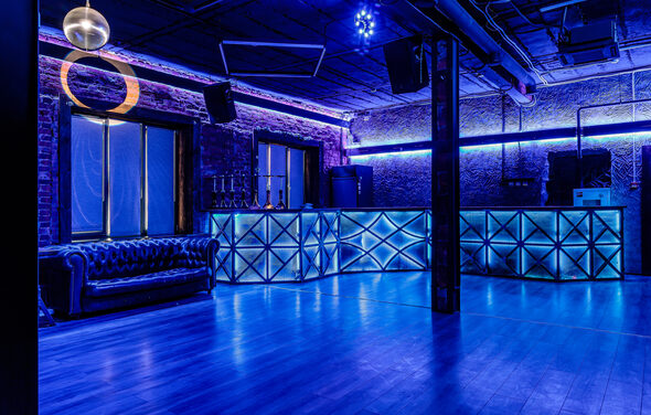 Space Loft Лофт-пространство с неоновой подсветкой