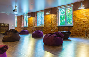 Лофт с кухней и антуражем для детских праздников