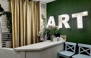 Cozy hall with an abundance of greenery