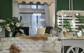 Cozy hall with an abundance of greenery