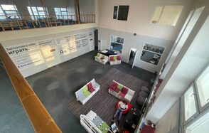 Светлое двухуровневое пространство