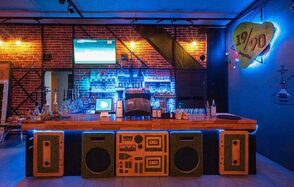 19/90 lounge bar 