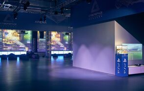 Современный зал с концертным оборудованием