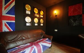 Темный лофт для творческих людей