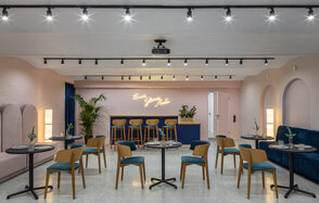 Стилизованный лофт в сине-розовых оттенках