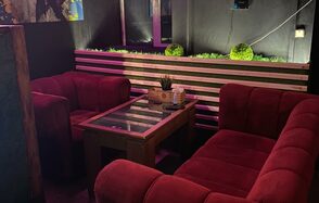 Кальянная Мята Площадка с диванами и кальянами