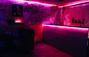 Неоновый лофт в центре Москвы