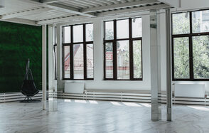 Белый лофт с верандой