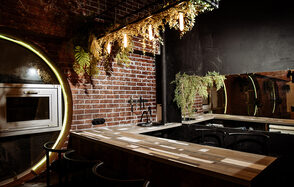 Лофт с круглыми окнами