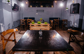 Уютный бар в стиле лофт