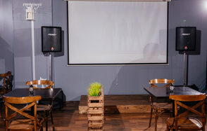 Уютный бар в стиле лофт