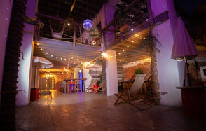 Двухуровневый лофт в гавайском стиле с верандой