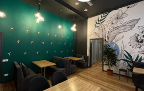 Кафе под закрытие с панорамными окнами